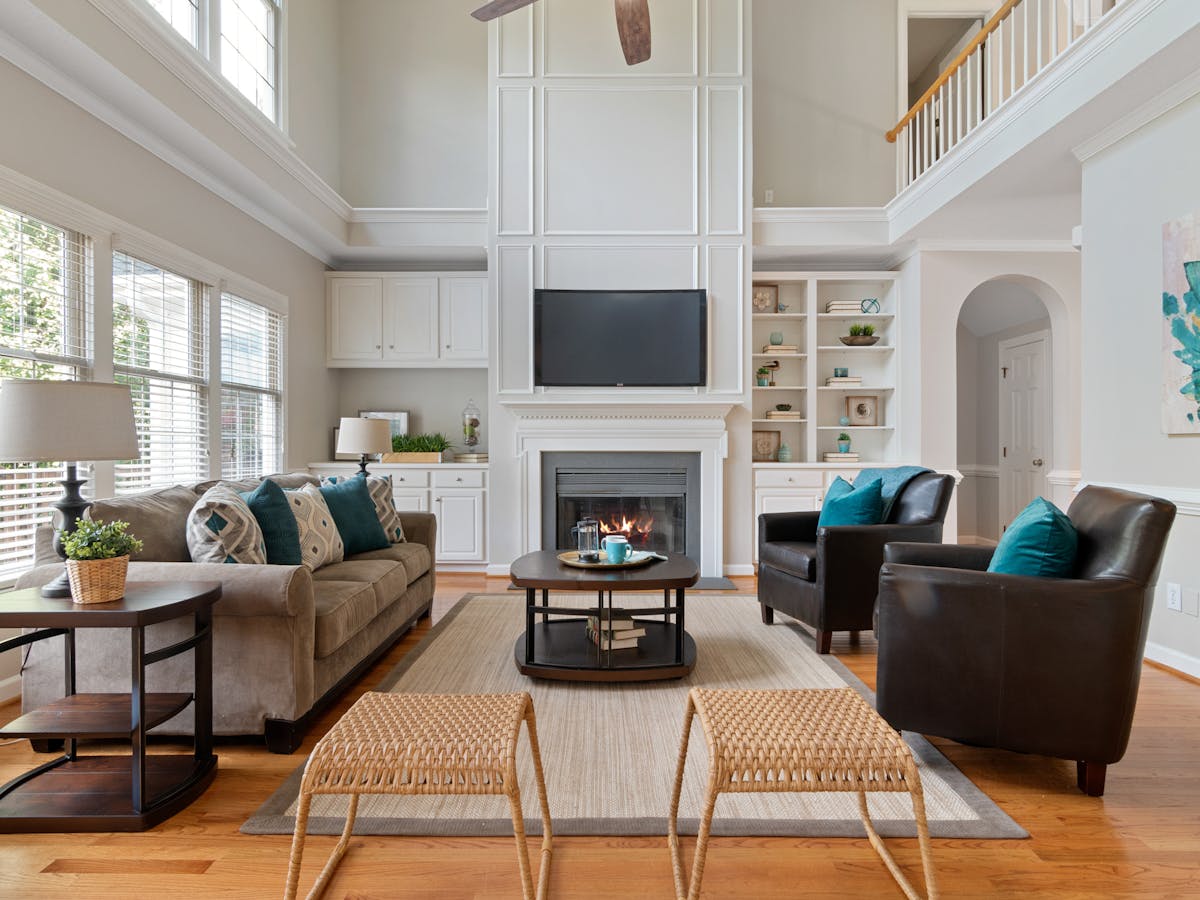 Decobry - Use Simple and Balanced Colors